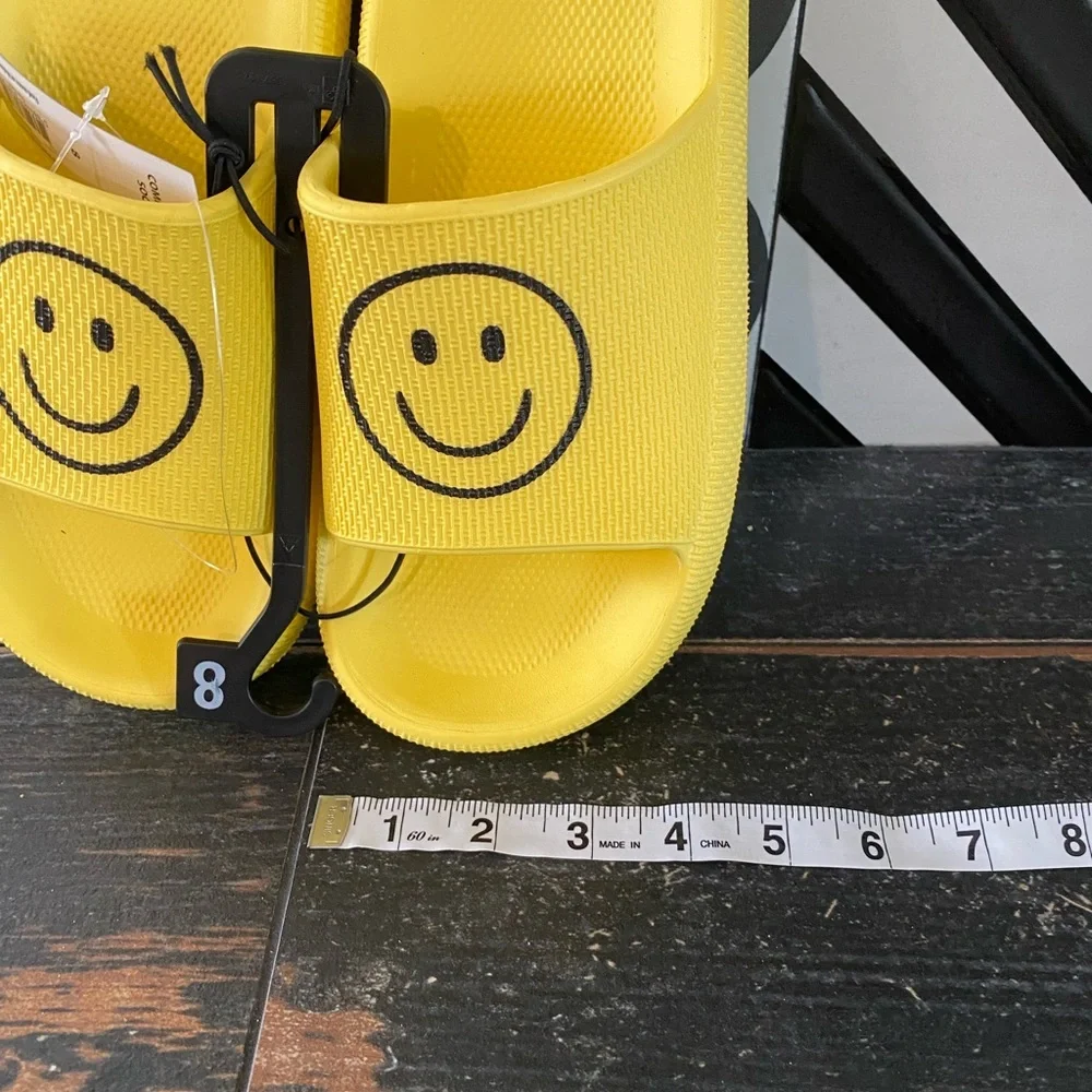 SMILEY FACE SLIDES by No Boundaries! Wear with out without socks 😀SUPER …